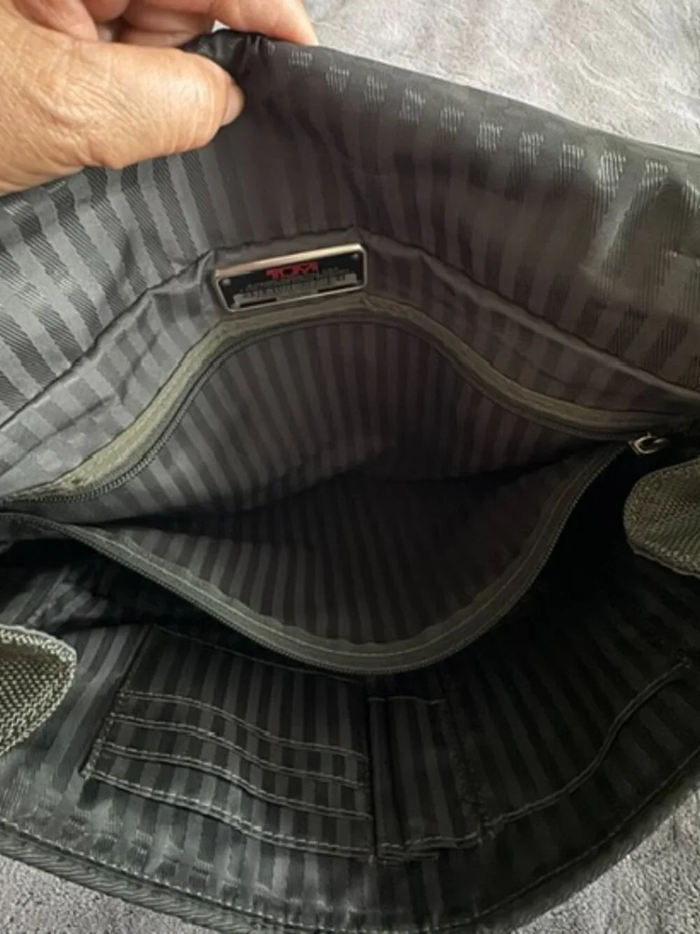 TUMI MESSENGER/LAPTOP BAG